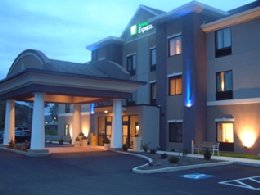 Holiday Inn Express - night exterior