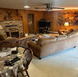 G’ma’s House - Spacious Living Room